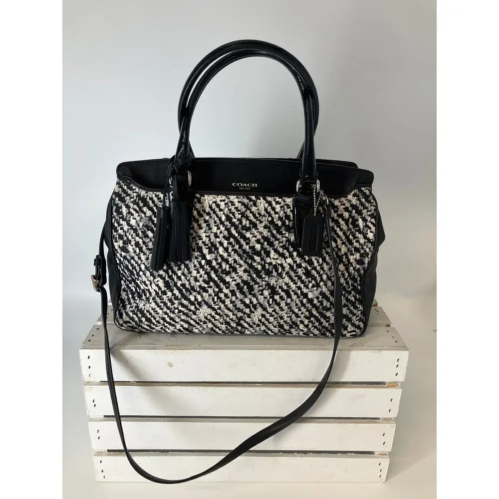 COACH 25811 BLACK, WHITE PRINT CANVAS, LEATHER SHOULDER BAG